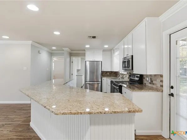 163 Lakeside Dr, Seguin, TX 78155