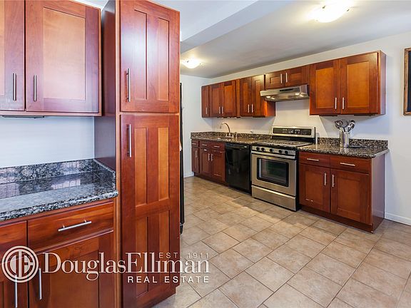 2nd image of 112 Pioneer St