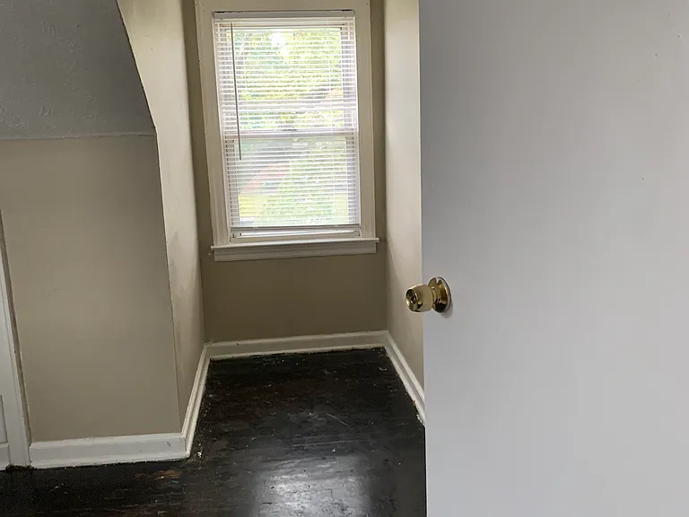 546 Butler Ave — Photo 45