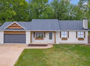 318 N Countryside Ct S, Andover, KS 67002