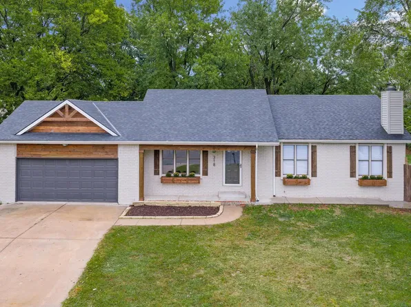 318 N Countryside Ct S, Andover, KS 67002