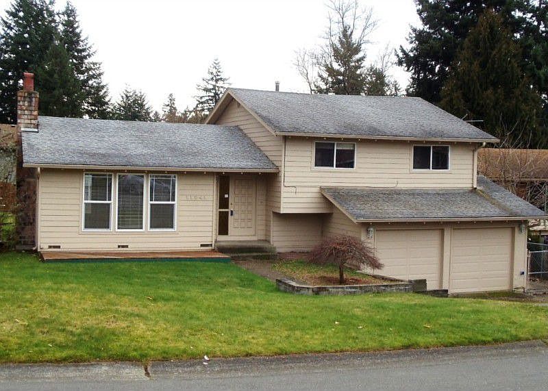 Great starter or investment tri-level home.
