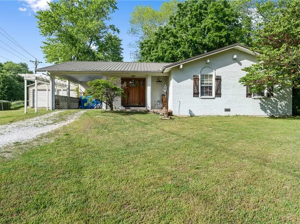 3016 N Sassafras Hill Rd, Fayetteville, AR 72703