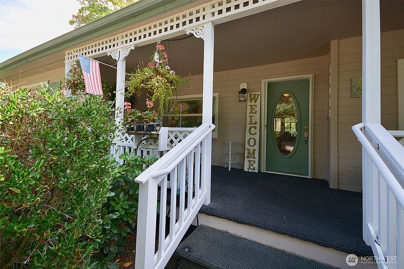 2nd image of 14913 Champion Estates Drive SE