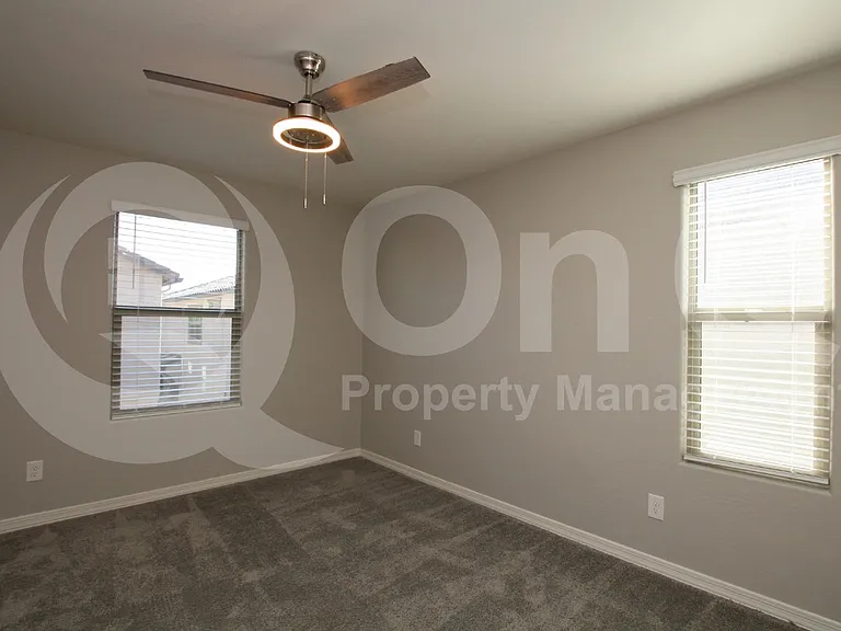5742 W Raymond St — Photo 9