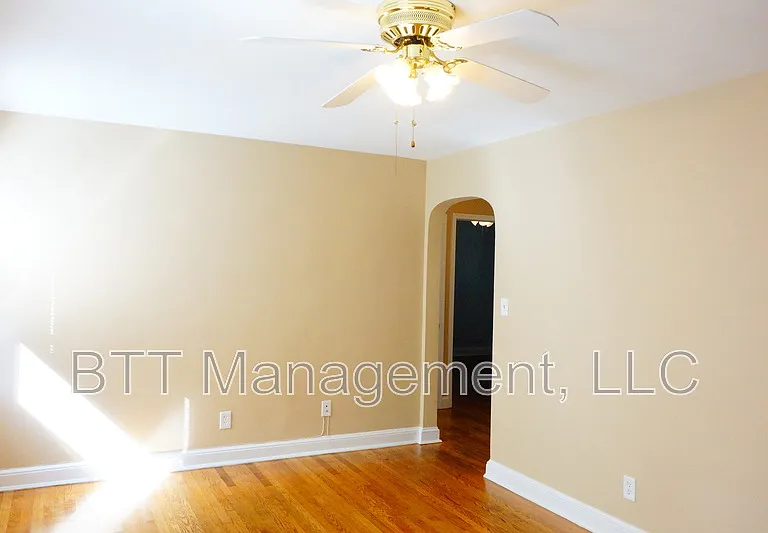 8405 Greenwood Ave #2 — Photo 5