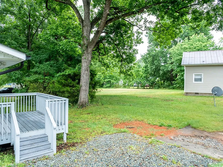 1322 Elm St — Photo 4