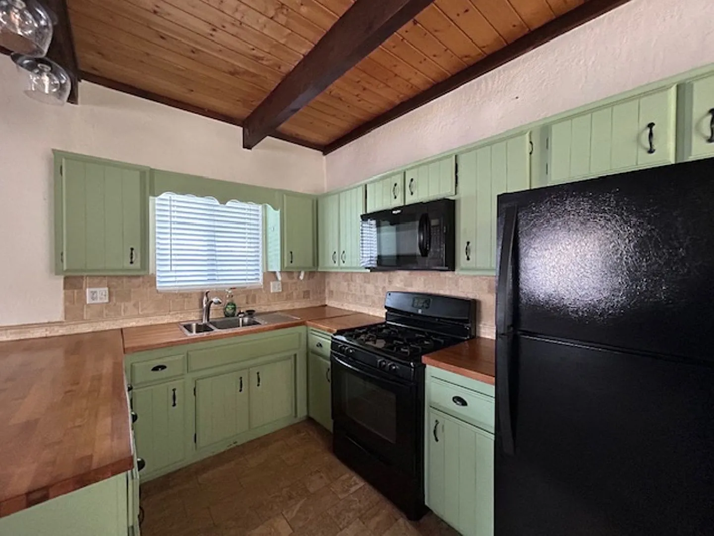 2 Bed in Sugarloaf — Photo 4