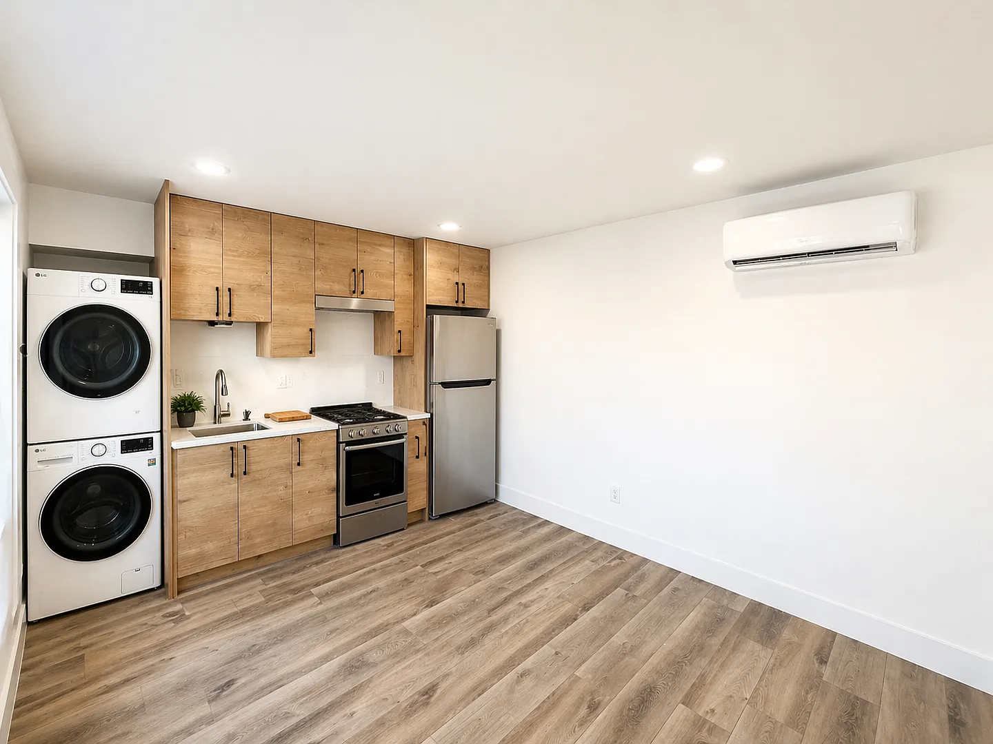 2141 Balboa Ave — Photo 2