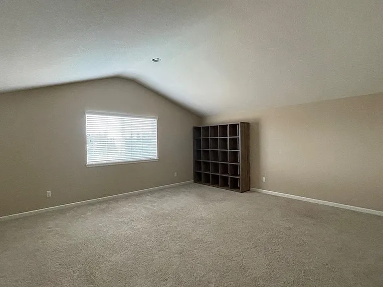 7443 NW Oakfern Dr — Photo 16