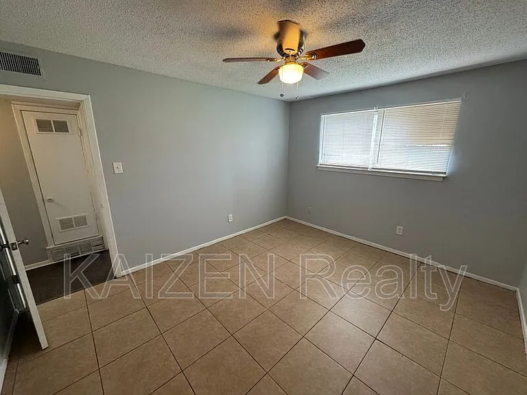 151 N Belvedere Blvd #12 — Photo 6