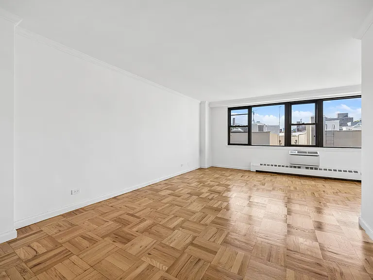 230 E 15th St #8L — Photo 2