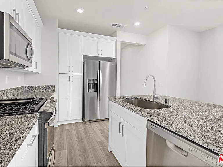 220 Lockhart Way — Photo 8