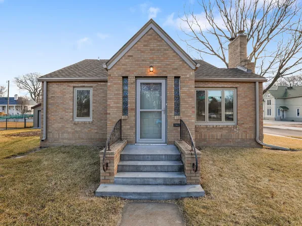 904 N Burlington Ave, Hastings, NE 68901