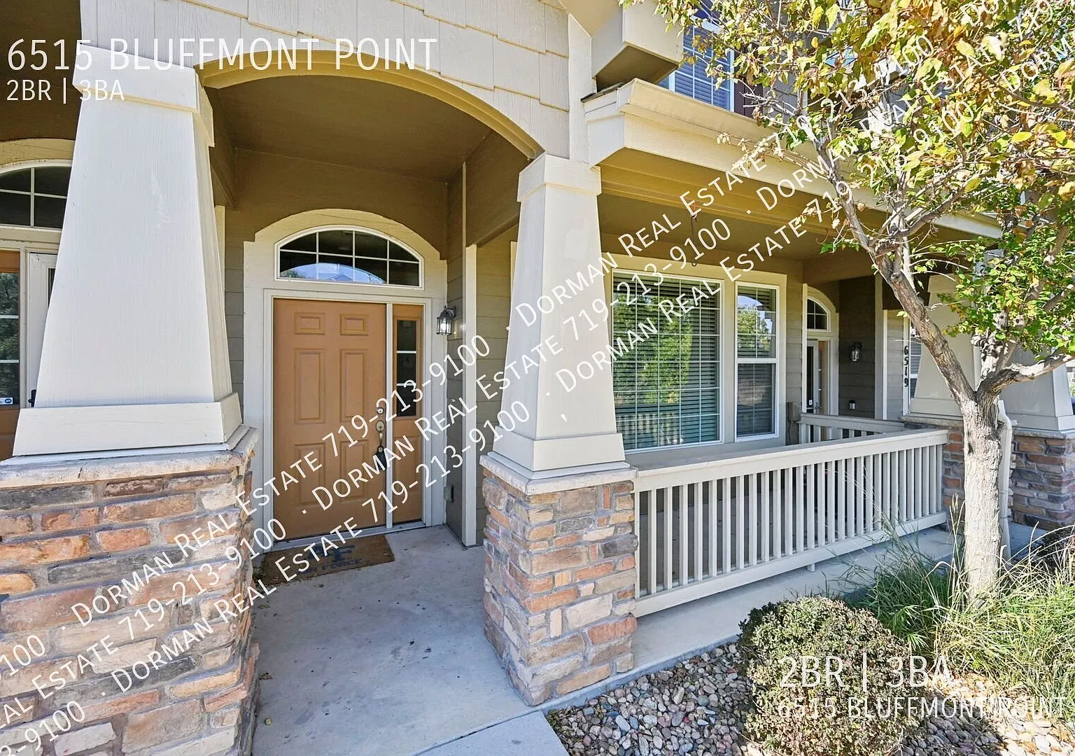 Townhome vaulted ceiling & large gas fireplace!! — Photo 2