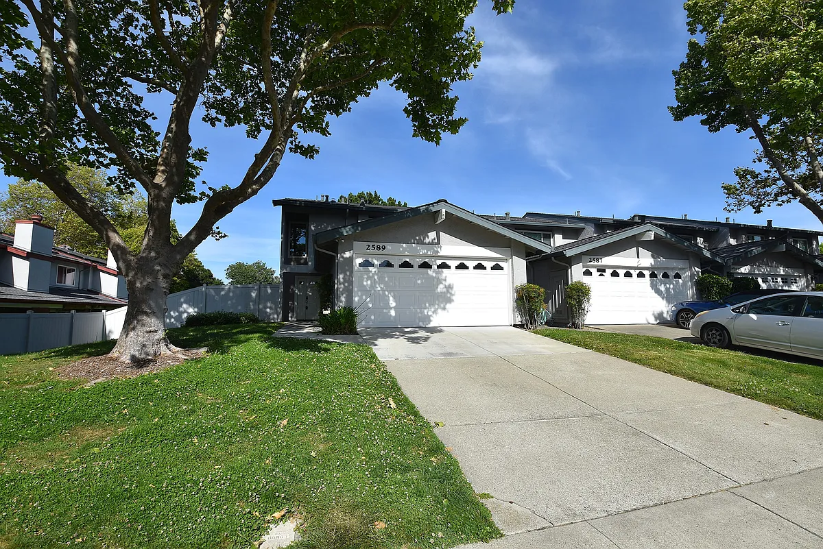 Building Photo - 2589 Marsh Dr