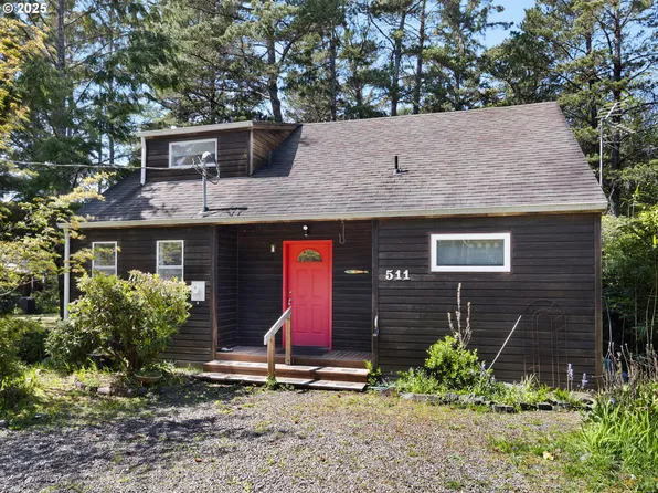 511 1st St, Manzanita, OR 97130