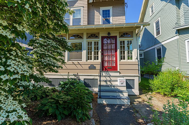 2nd image of 910 Myrtle Avenue