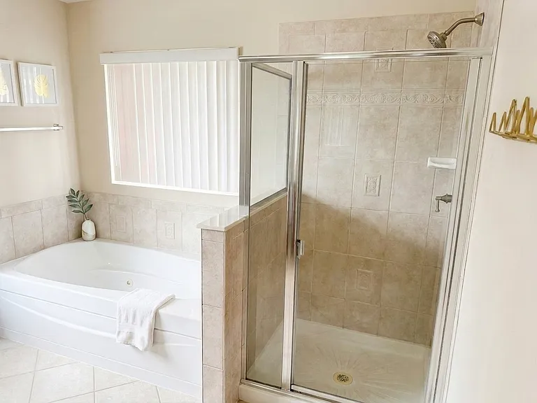 14615 Colonial Pkwy — Photo 14