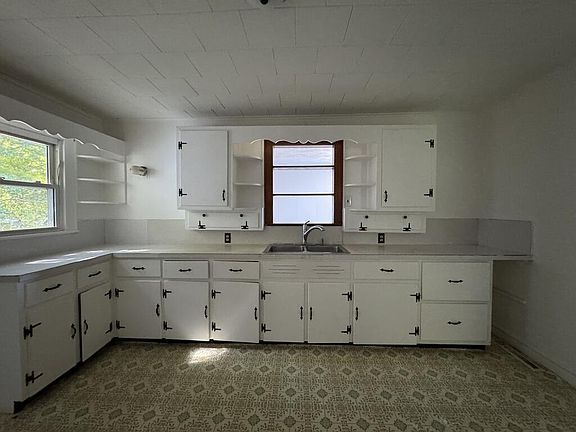 3rd image of 231 Brook St
