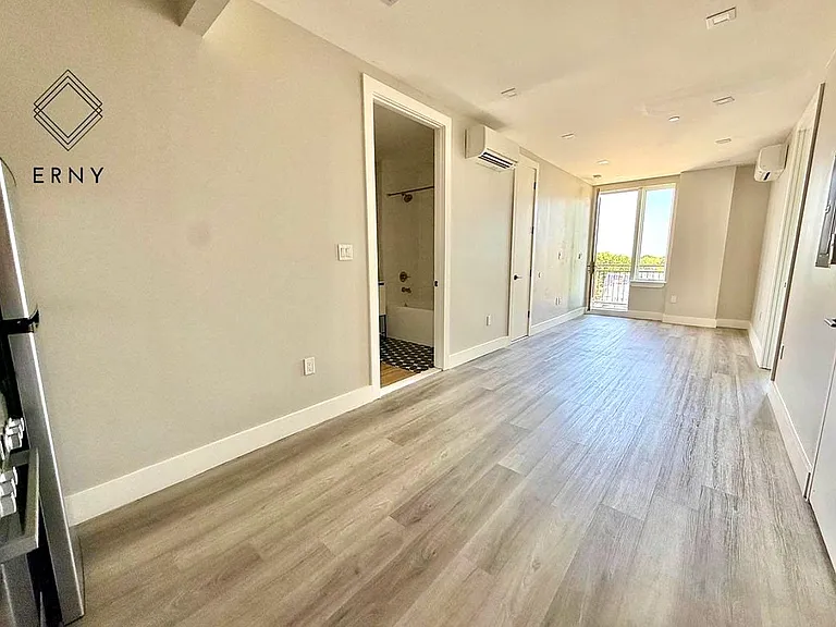 1565 New York Ave #5E — Photo 6
