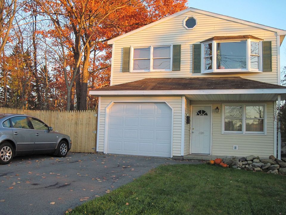 Fall 2010 Pic, front view, new fence