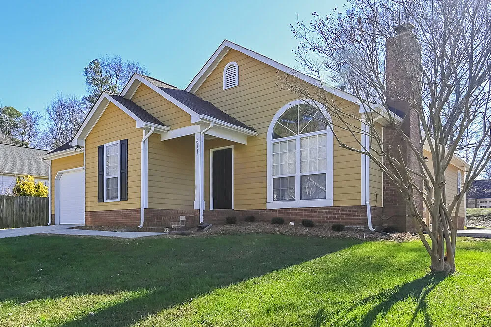 3 bed, 2.0 bath, 1431 sqft, $2,490 — Photo 2