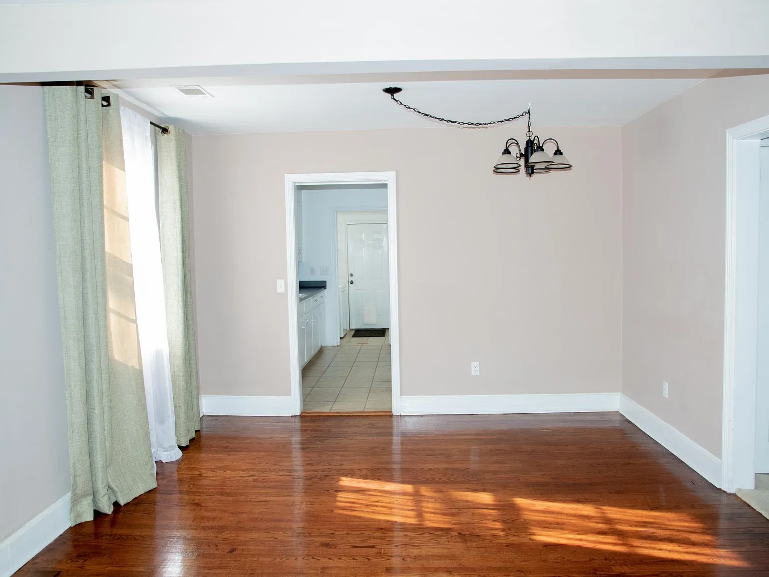 3 bed, 1545 sqft, $1,400 — Photo 3