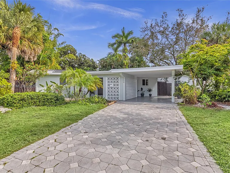 204 SW 19th Ave — Photo 2