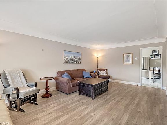 4th image of 165 Rosewood Rd