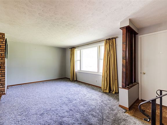 3rd image of 28 Jamee Ln