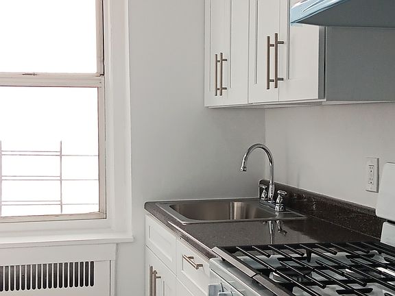 3rd image of 65-41 Saunders St #X