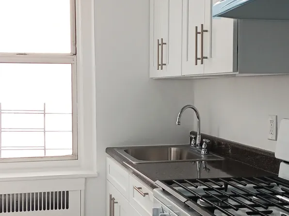 65-41 Saunders Street image 3 of 13