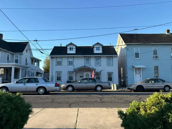 426 E Queen St, Chambersburg, PA 17201