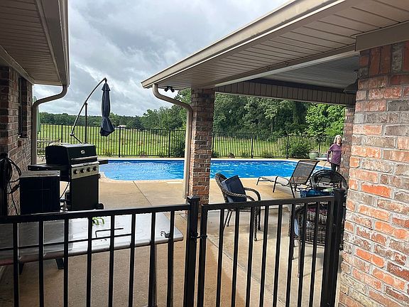 3rd image of 490 New Hope Rd