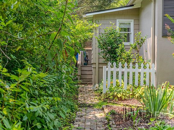 4th image of 261 Forest Hill Dr