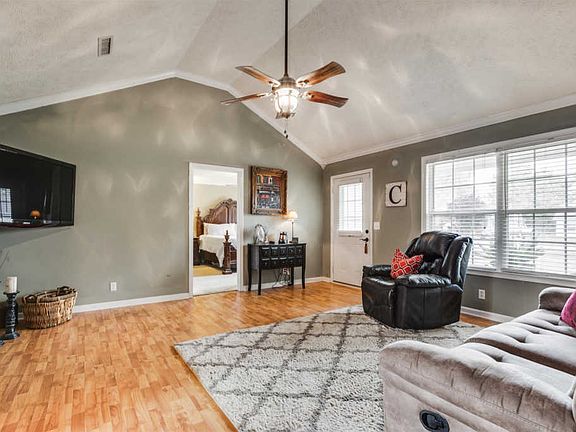 4th image of 151 Ziffell Dr