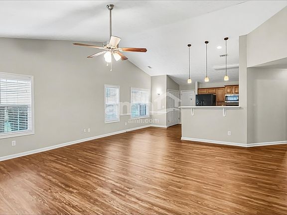 5th image of 113 Village Dr