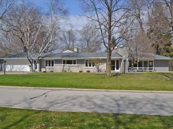 516 Saint Francis Dr, Green Bay, WI 54301