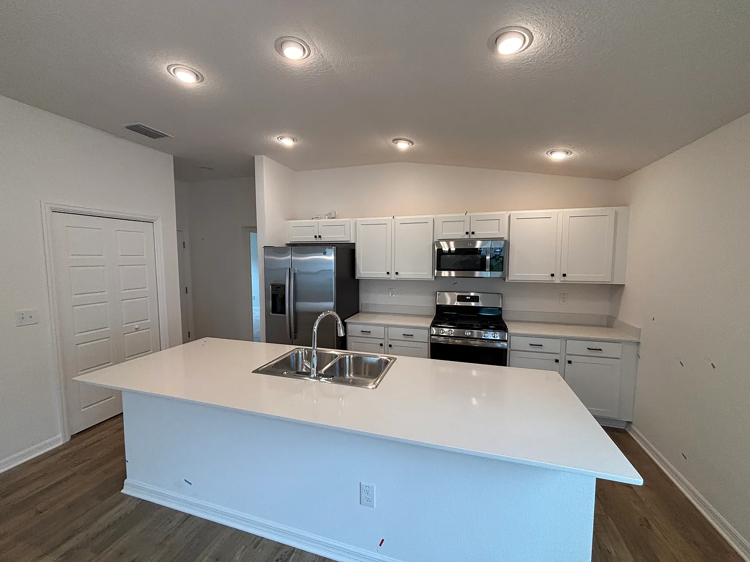 7468 Dupuis Ave — Photo 4