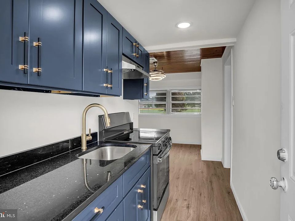 1st image of 114 E Maplewood Ave #2