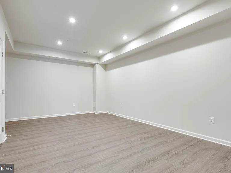 188 Woodgate Cir — Photo 33