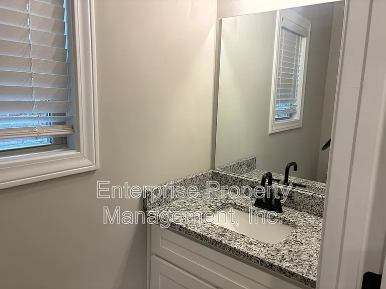 564 Holden Dr — Photo 19