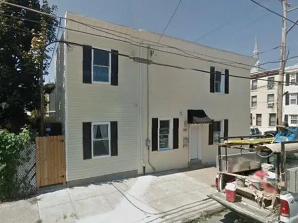 2517 Sepviva St, Philadelphia, PA 19125