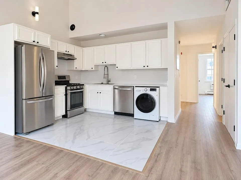 21 Renaissance Ct #2