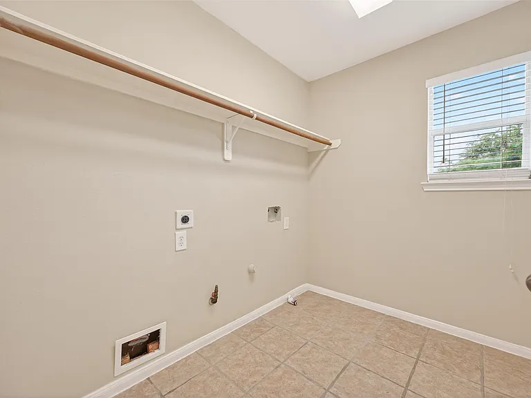10427 Lyndon Meadows Dr — Photo 39