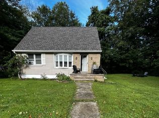 9 Spruce St, Highland Lakes, NJ 07422