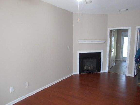 4th image of 7789 Newbury Dr