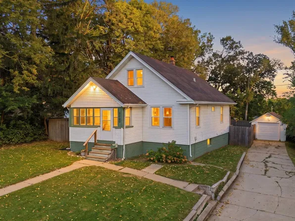 5040 Pratt St, Omaha, NE 68104