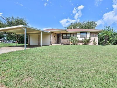 765 Camelot, Moore, OK, 73160